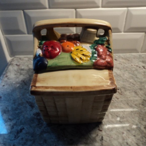 vintage cookie jar "Picnic Basket" - Picture 3 of 10